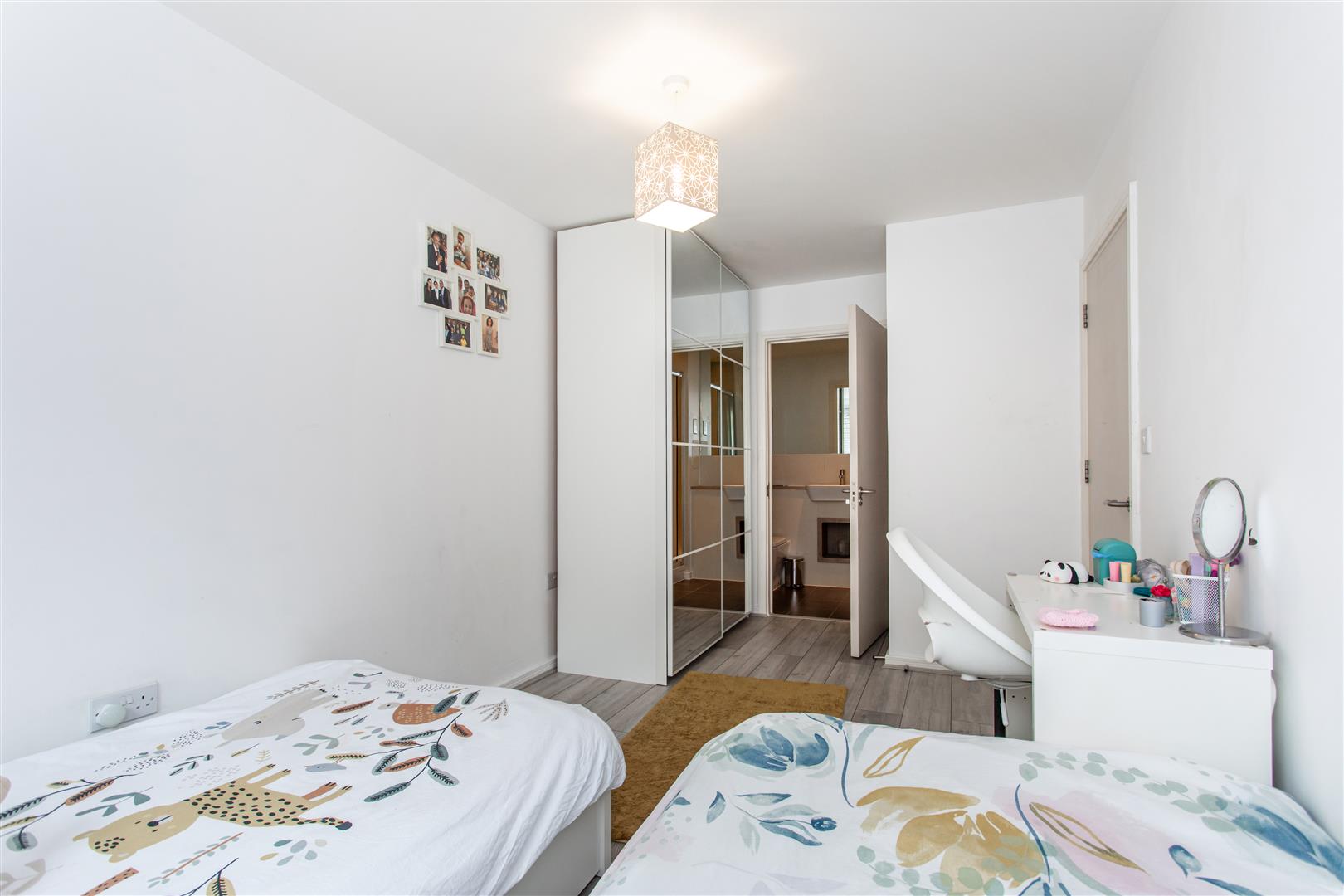 Kirkby Apartments, Mile End